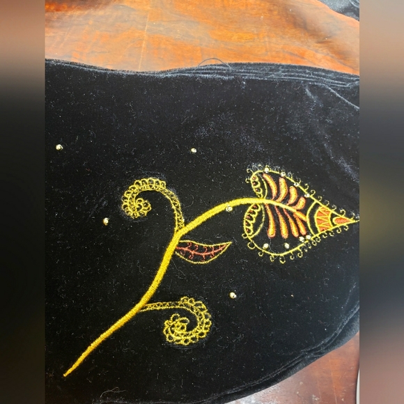 SO Ladies Black Velvet Hand/ Shoulder Purse Embroidered With Roses - Picture 7 of 16